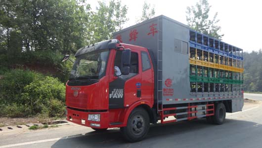 解放J6养蜂车