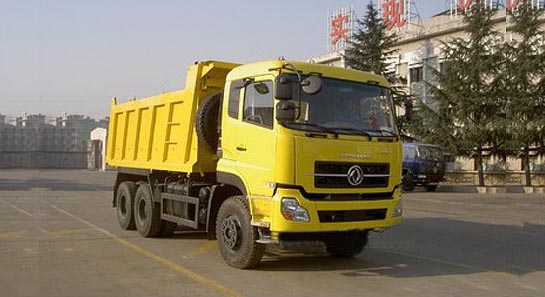 东风小三轴自卸车