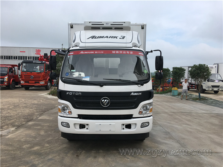 福田欧马可排半5.2米冷藏车