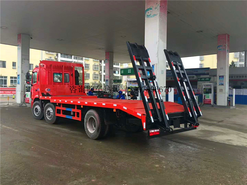 江淮小三轴平板运输车