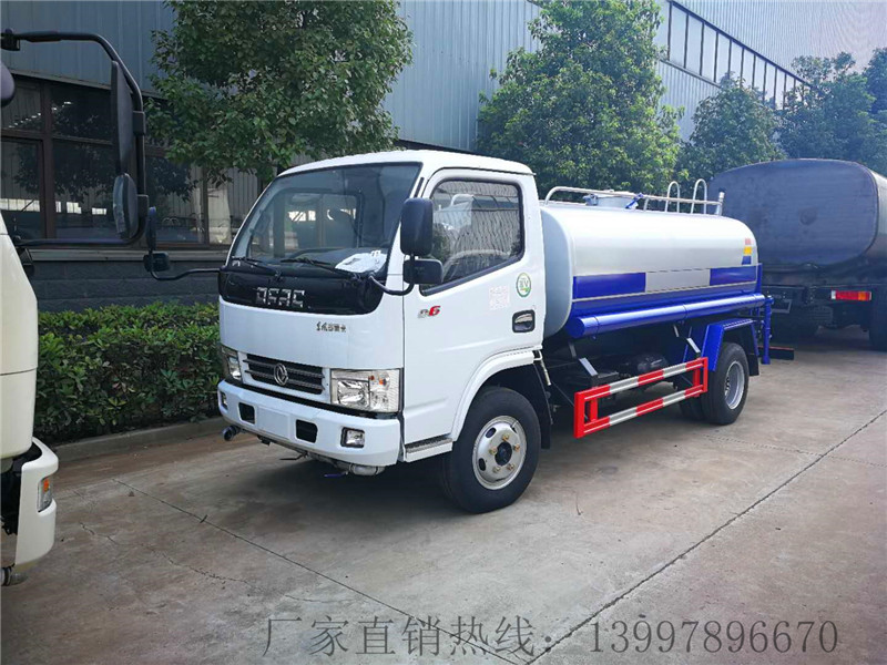 东风多利卡5方洒水车