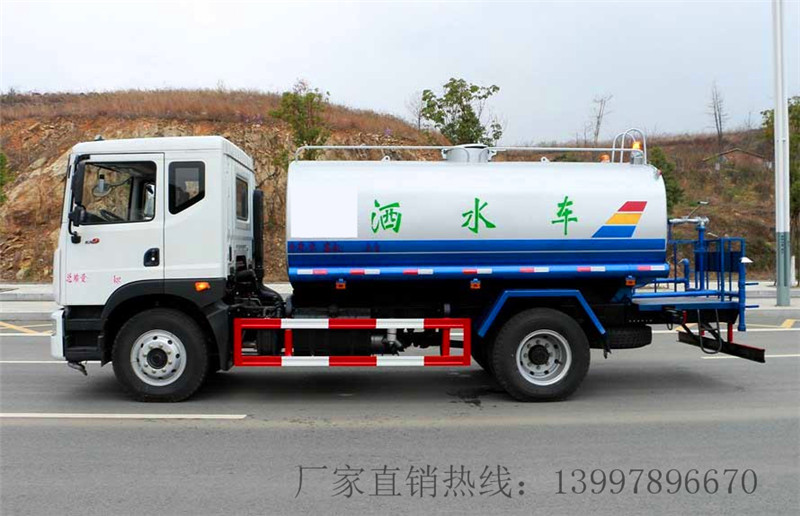 东风多利卡D9洒水车12方