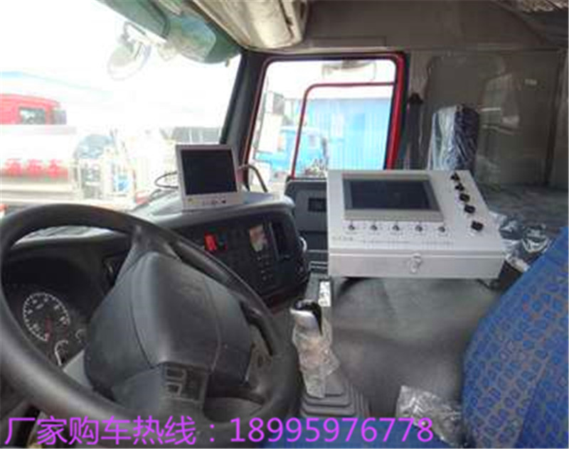 重汽豪沃16立方沥青洒布车
