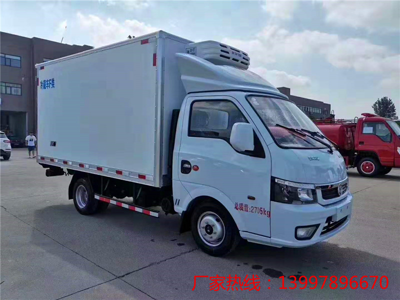 东风途逸国六3.5米蓝牌冷藏车