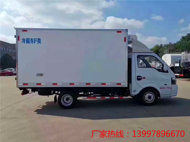 东风途逸国六3.5米蓝牌冷藏车
