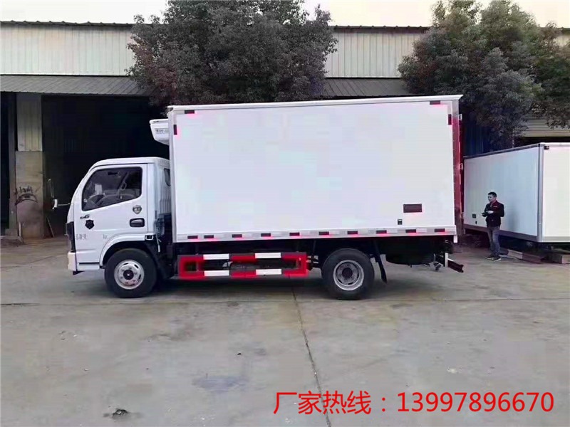 东风多利卡国六4.2米蓝牌冷藏车