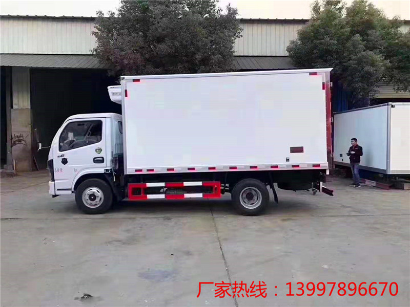 东风多利卡国六4.2米蓝牌冷藏车