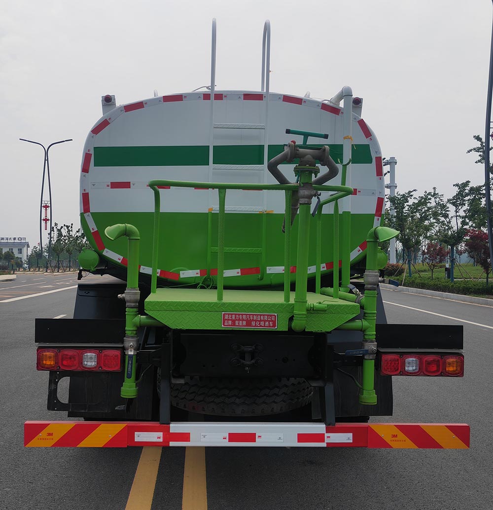 东风前四后八洒水车