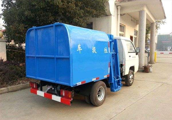 凯马挂桶式垃圾车（4立方）