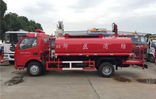 多利卡森林消防车