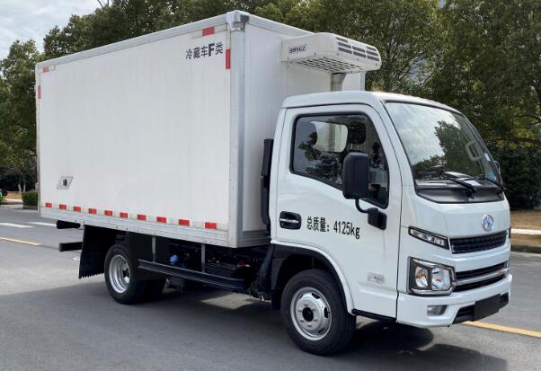 跃进国六上蓝牌货厢3米多冷藏车